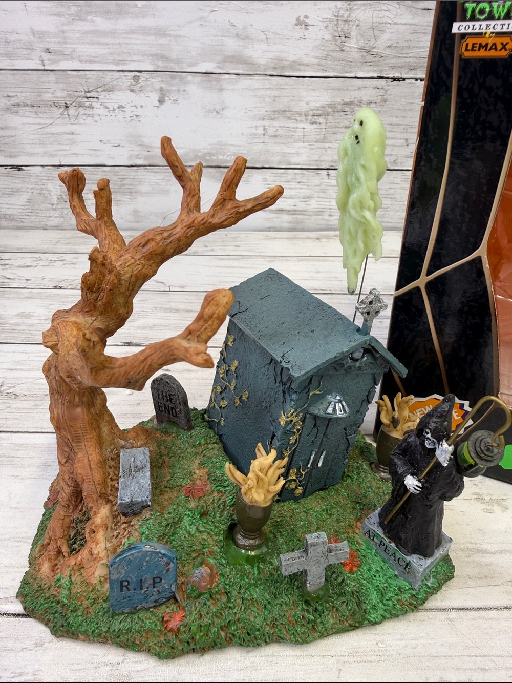 2008 Lemax Spooky Town "The Lost Soul" Graveyard Display